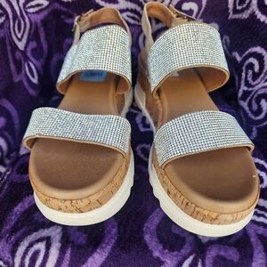 SANDALS STEVE MADDEN SIZE 9 RHINESTONS PADDED INSOLE WITH BUCKLE CLOSURE